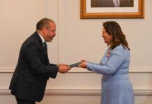 Embajador Edward Pérez Reyes presenta cartas credenciales y fortalece las relaciones entre la República Dominicana y Nueva Zelanda