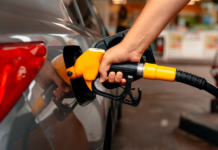 Bajan los precios de los combustibles clave para el transporte en RD