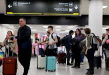 Falla en el sistema de control aéreo de EE. UU. provoca retrasos y deja pasajeros varados