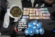 Policía arresta a dos hombres y ocupa presuntas drogas en operativos en Santiago